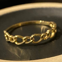 Load image into Gallery viewer, 10K Gold Minimalist Chain Link Ring
