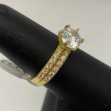 Load image into Gallery viewer, 10K Yellow Gold Bridal Ring Set
