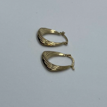 Load image into Gallery viewer, Kids 10K Gold Swirl Pattern Hoop Earrings
