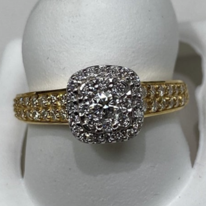 18K Two Tone Gold Diamond Engagement Ring